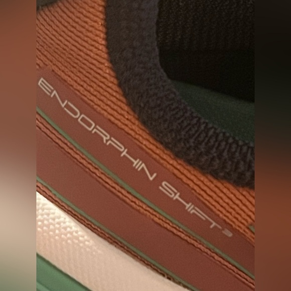 Saucony Endorphin Shift 3 - Picture 2 of 10